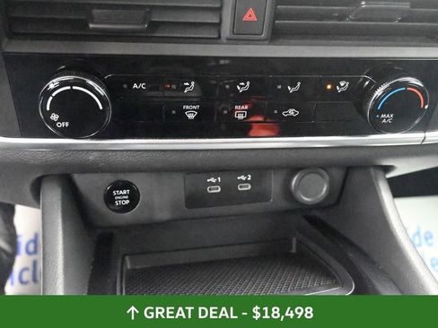 Used 2024 Nissan Rogue S image 32