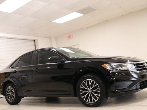 Used 2019 Volkswagen Jetta SE w/ Cold Weather Package FWD image 11
