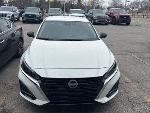 Used 2025 Nissan Altima 2.5 SV image 2