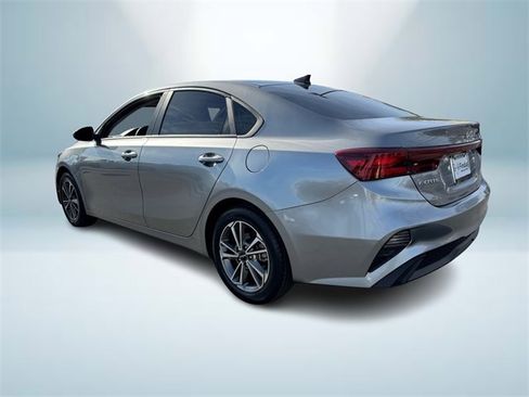 Used 2023 Kia Forte LXS image 4