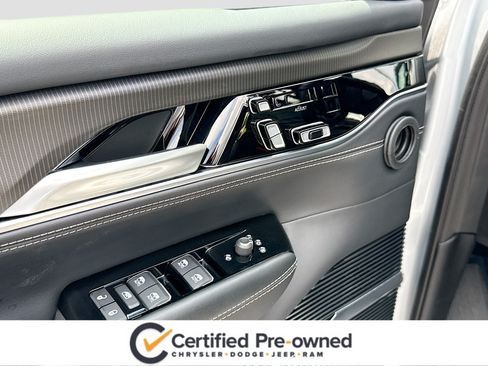 Used 2024 Jeep Grand Wagoneer Series II Obsidian w/ Quick Order Packagew 28T AWD/4WD image 9
