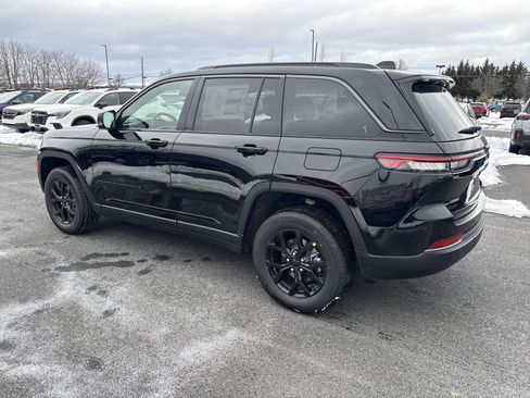New 2026 Jeep Grand Cherokee Altitude AWD/4WD image 4