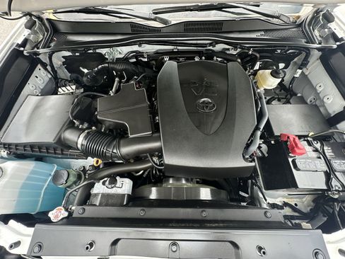 Used 2023 Toyota Tacoma SR AWD/4WD image 33