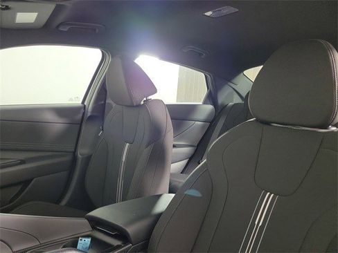 Used 2025 Hyundai Elantra Sport image 35