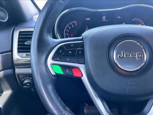 Used 2018 Jeep Grand Cherokee Altitude RWD image 10