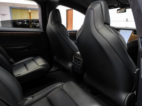 Used 2018 Tesla Model X 75D image 39