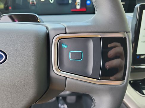 New 2026 Ford Expedition Active image 22