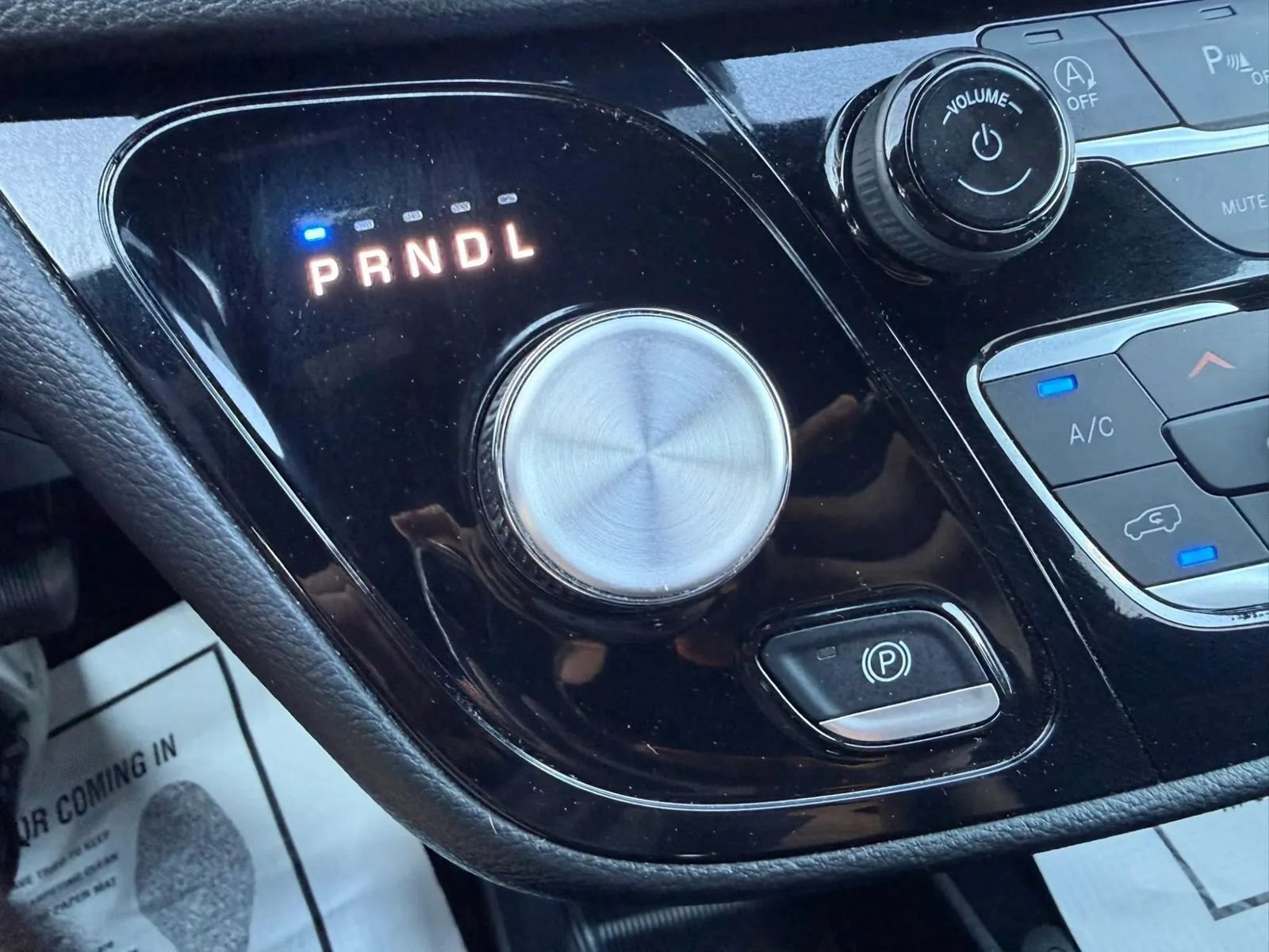 Used 2024 Chrysler Pacifica Touring FWD image 38