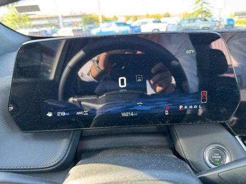 Used 2025 Chevrolet Equinox LT w/ Convenience Package II image 6