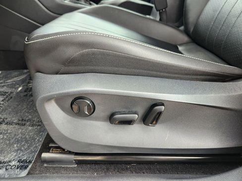 Used 2022 Volkswagen Tiguan SE R-Line image 13