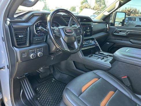 Used 2024 GMC Sierra 2500 AT4 w/ AT4 Premium Plus Package image 9