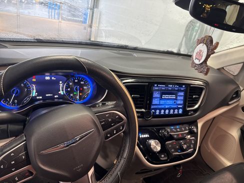 Used 2017 Chrysler Pacifica Touring-L Plus w/ Advanced Safetytec Group image 35