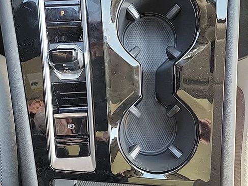 New 2026 Volkswagen Atlas Peak Edition AWD/4WD image 9