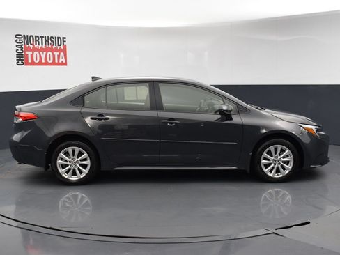 Used 2025 Toyota Corolla LE w/ LE Premium Package FWD image 5