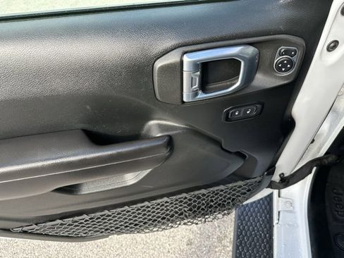 Used 2021 Jeep Wrangler Unlimited Sport image 19