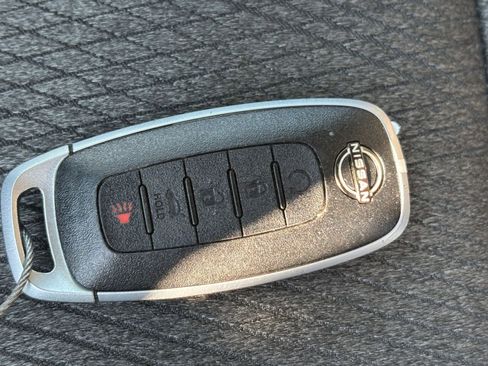 Used 2025 Nissan Rogue SV image 27