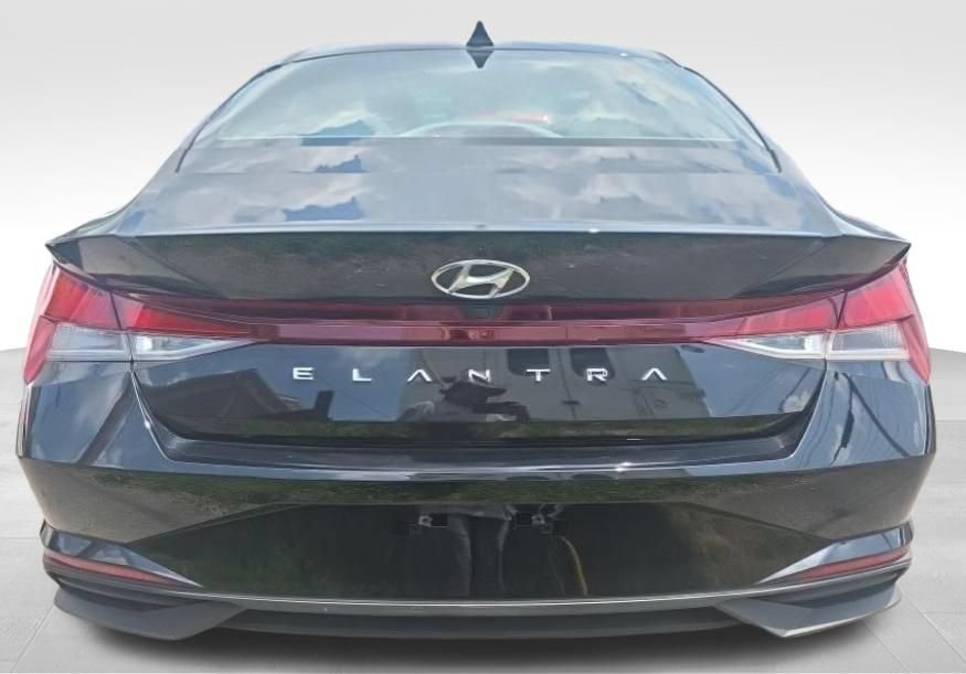 Used 2023 Hyundai Elantra SEL w/ Convenience Package FWD image 5