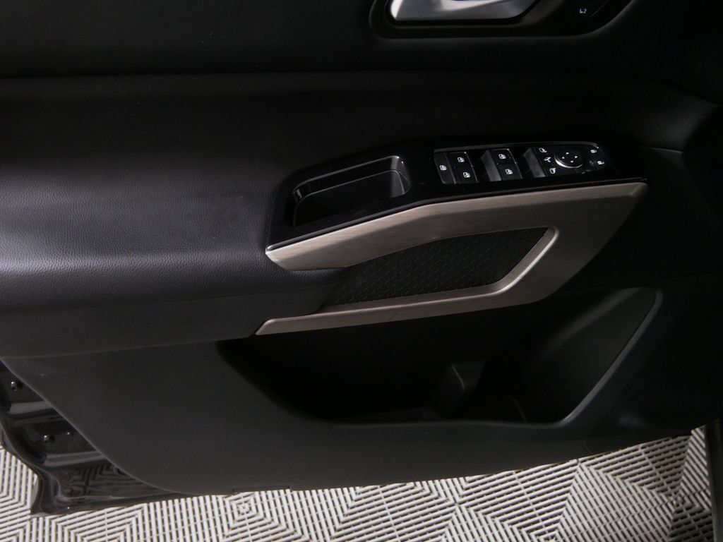 Used 2023 Nissan Pathfinder Platinum AWD/4WD image 14