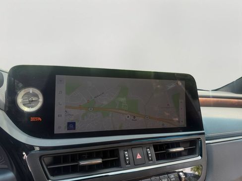 Used 2025 Lexus ES 350 w/ Premium Package FWD image 15
