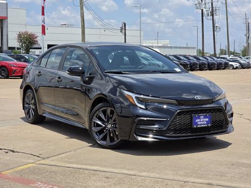 Used 2026 Toyota Corolla SE FWD image 2