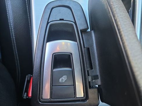 Used 2015 Mercedes-Benz SLK 250 image 27