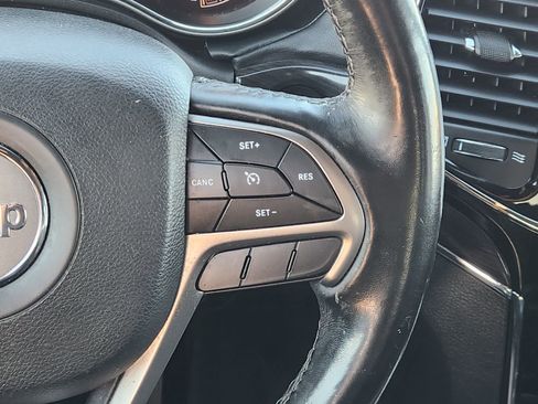 Used 2020 Jeep Grand Cherokee Overland image 28