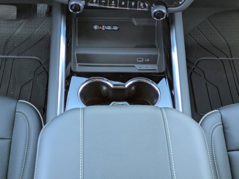 New 2026 Chevrolet Suburban Premier w/ Sun And Tow Package AWD/4WD image 6