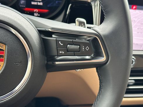 Certified 2025 Porsche Macan image 28