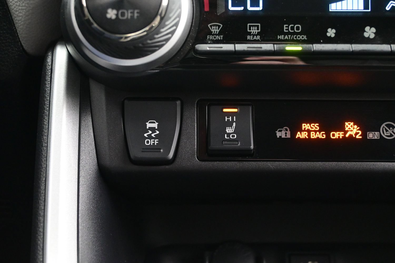 Used 2025 Toyota RAV4 XLE Premium w/ Weather Package AWD/4WD image 22