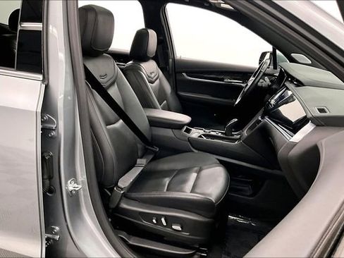 Used 2025 Cadillac XT6 Premium Luxury image 8
