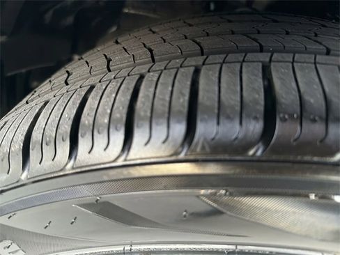 Used 2016 Toyota Avalon Limited image 33