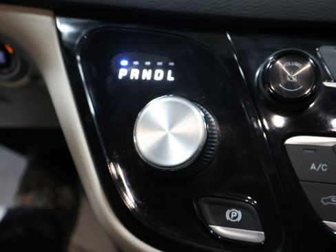 Used 2022 Chrysler Pacifica Touring-L image 28