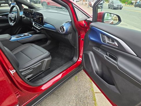 Used 2025 Chevrolet Equinox EV LT w/ Convenience Package FWD image 13