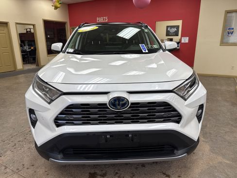 Used 2020 Toyota RAV4 Limited AWD/4WD image 2