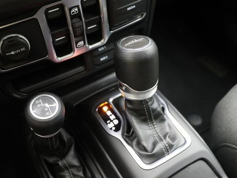 Used 2024 Jeep Gladiator Sport AWD/4WD image 24