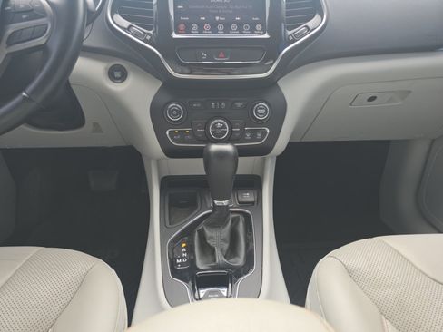 Used 2019 Jeep Cherokee Limited FWD image 15