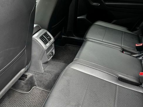 Used 2021 Volkswagen Tiguan SEL image 13