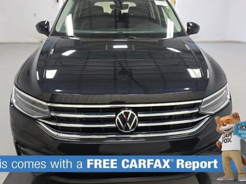 Used 2023 Volkswagen Tiguan SE image 2