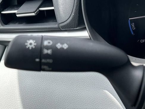 Used 2026 Toyota Sienna LE FWD image 33