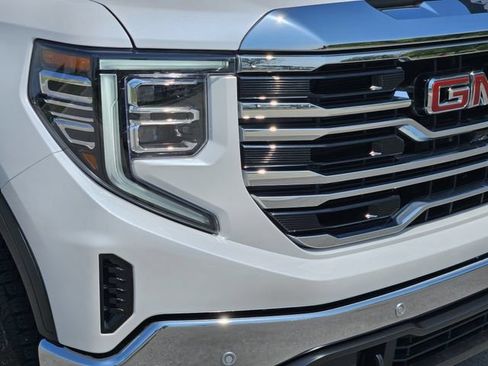 Used 2023 GMC Sierra 1500 SLT w/ SLT Premium Plus Package AWD/4WD image 8