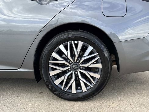 Used 2025 Nissan Altima 2.5 SV image 8