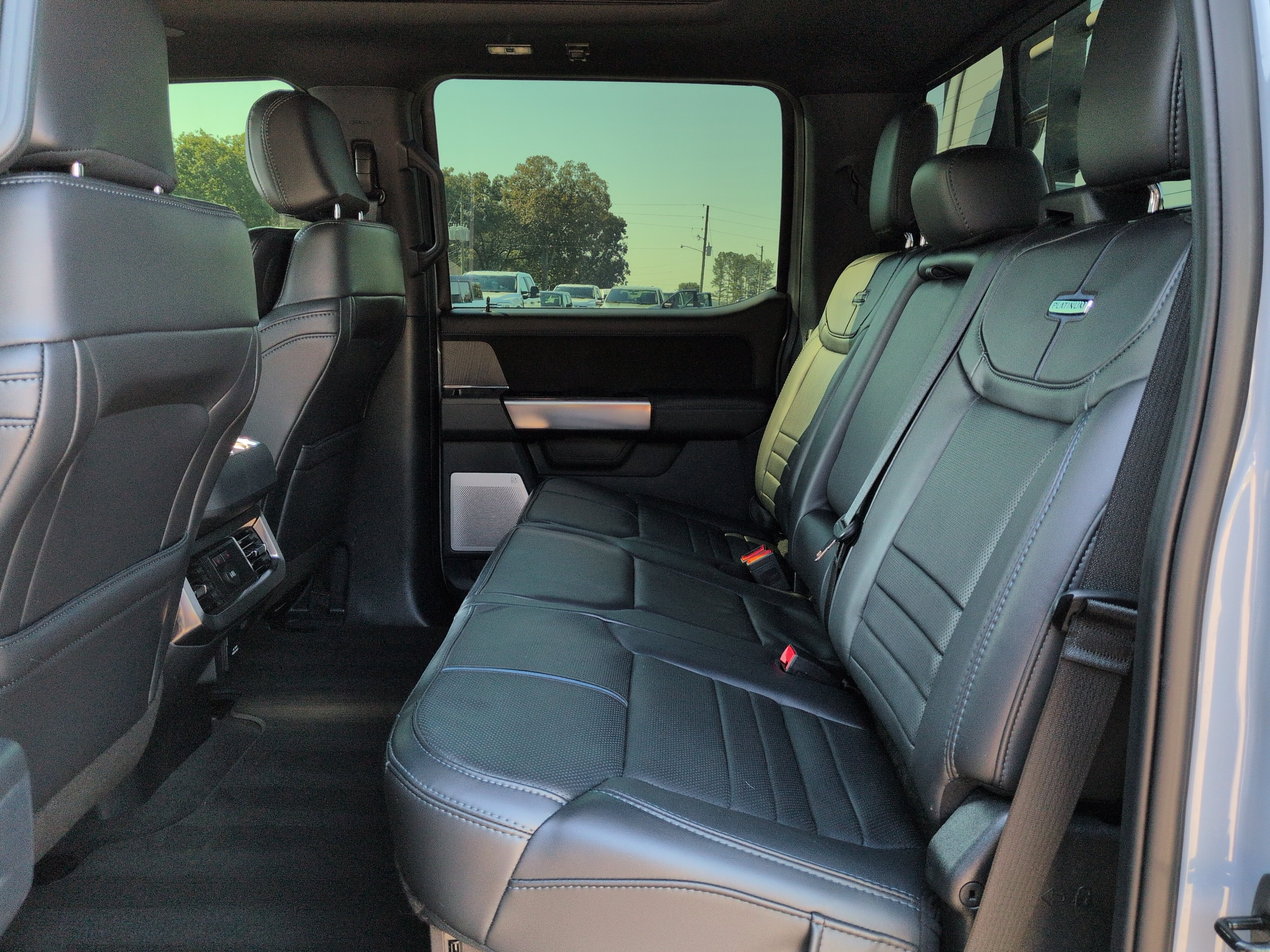 Used 2025 Ford F450 Platinum w/ FX4 Off-Road Package AWD/4WD image 12