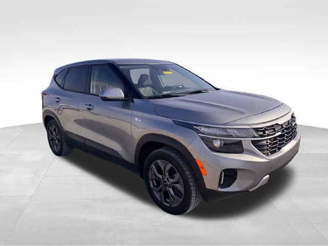 Used 2025 Kia Seltos LX AWD/4WD image 3