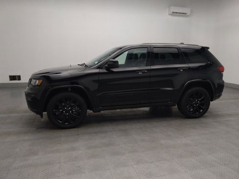 Used 2022 Jeep Grand Cherokee Laredo X image 2