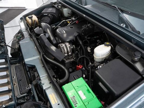 Used 2005 HUMMER H2 w/ Preferred Equipment Group image 18