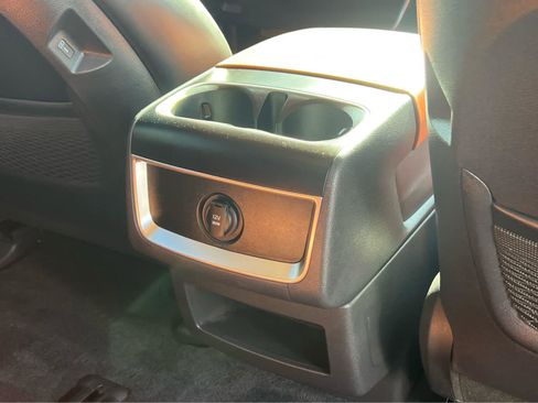 Used 2025 Kia Carnival EX FWD image 22