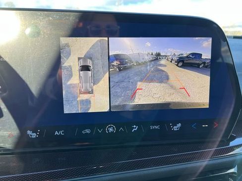 New 2026 Chevrolet Traverse Z71 w/ Enhanced Driving Package AWD/4WD image 14
