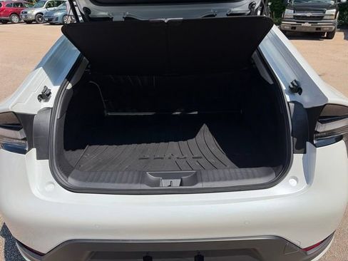 Used 2024 Toyota Prius Prime FWD image 12