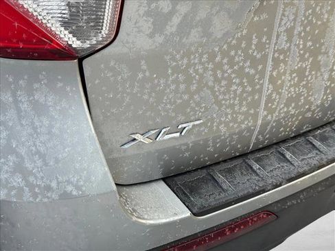 Used 2020 Ford Explorer XLT image 11