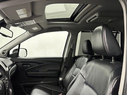 Used 2016 Honda Pilot Touring image 12